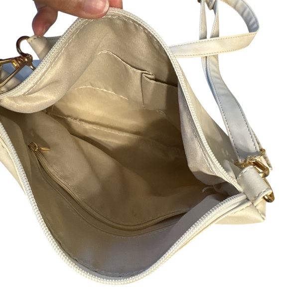 Elegant Cream Shoulder Bag - Picture 4 of 4